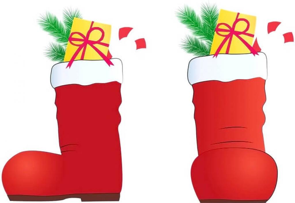 Cool New Year's decoration: Santa Claus boots made from plastic bottles. For work you will need