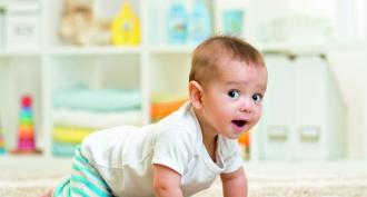 Osmi mjesec života - tjelesne vježbe Vježbe za bebu od 7-8 mjeseci